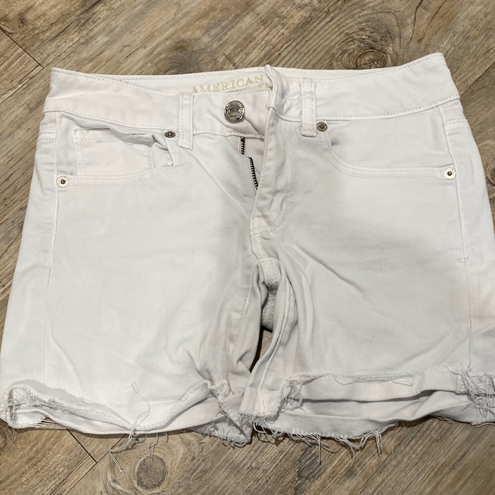 White American Eagle shorts